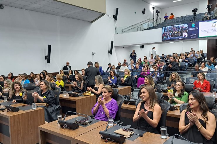 Imagem: Com público majoritariamente feminino no plenário, a Casa de Leis encerra as ações do Mês das Mulheres