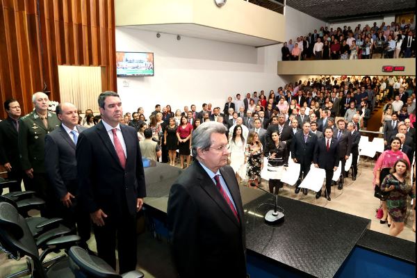 Imagem: O público lotou o Plenário Júlio Maia  na noite de homenagens 