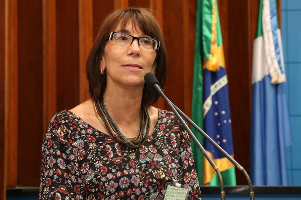 Imagem: Professora pede apoio para realização das Conferências Populares de Educação no MS