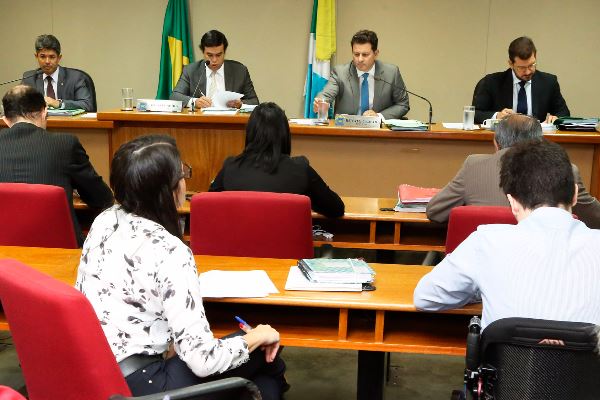 Imagem: Reunião da CCJR é realizada às terças-feiras, no plenarinho Deputado Nelito Câmara