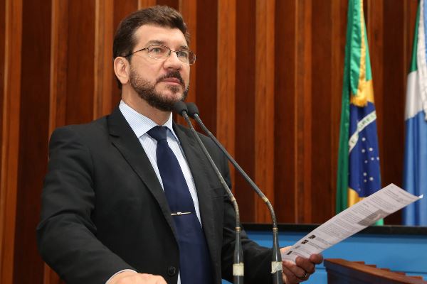 Imagem: O deputado estadual comemora a decisão da ministra Rosa Weber em suspender a portaria 1129