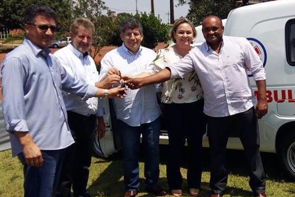 Imagem: Deputado Lidio Lopes oficializa entrega de ambulância em Laguna Carapã