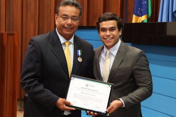 Imagem: Prefeito Ruiter foi homenageado por Beto Pereira na Casa de Leis no último dia 17 de outubro