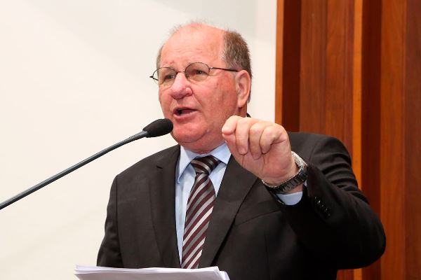 Imagem: Em seu pronunciamento, Enelvo apresentou os números dos assentamentos e salientou a necessidade de mais atenção aos pequenos produtores