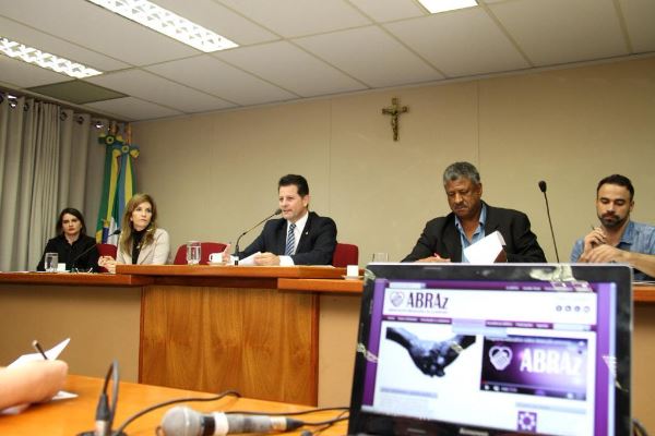 Imagem: Grupo de trabalho em uma das reuniões mensais da Frente Parlamentar em Defesa dos Direitos da Pessoa Idosa