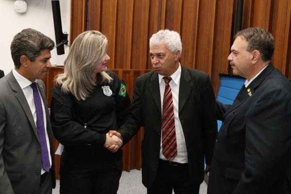 Imagem: Daniela foi cumprimentada pelos deputados Professor Rinaldo, Cabo Almi e Dr. Paulo Siufi