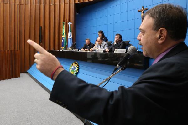 Imagem: Dr. Paulo Siufi lembrou que o prazo regimental para votação de projetos de lei relacionados a reajuste salarial vence no dia 6 de abril próximo