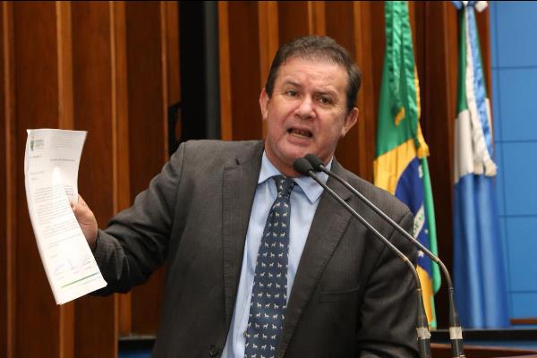 Imagem: Deputado Eduardo Rocha durante seu pronunciamento na tribuna