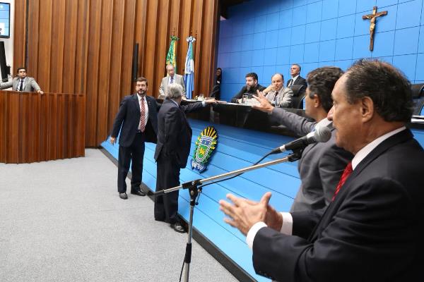 Imagem: Após discussão, deputados aprovaram PL que prevê incorporação do abono aos salários em 2019