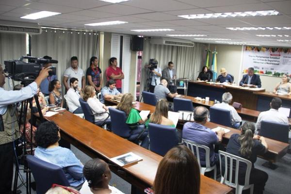 Imagem: A reunião é realizada no Plenarinho Deputado Nelito Câmara da Assembleia Legislativa