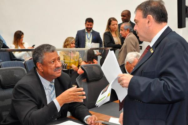 Imagem: Proposta é de autoria do deputado João Grandão (à esquerda da foto)