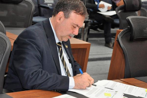 Imagem: Cada portador de Fibrose Cística utiliza aproximadamente 10 enzimas diariamente