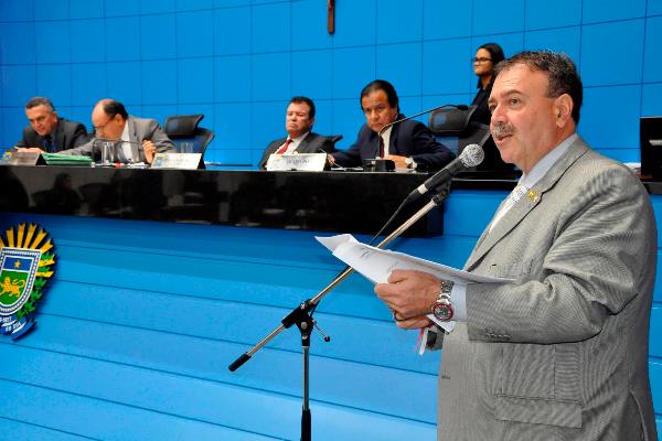 Imagem: Os grupos que poderão ser beneficiados são os acadêmicos do curso de Medicina, Jornalistas e Motoristas de Transportes Coletivos.