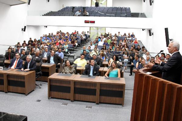 Imagem: Os líderes comunitários foram homenageados com a Medalha Francisco Vilson Vilharva Barros