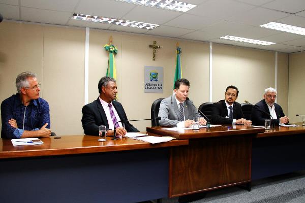 Imagem: Frente Parlamentar contou com representantes do governo federal e Agencia de Habitação de MS