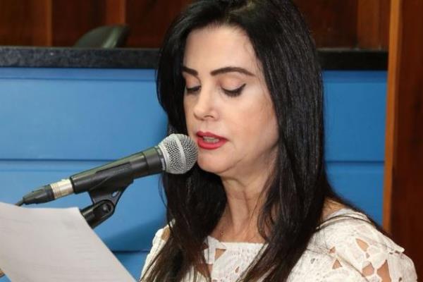 Imagem: Mara Caseiro apresenta reivindicações em plenário