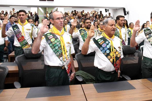 Imagem: A solenidade reuniu diversas gerações de desbravadores 