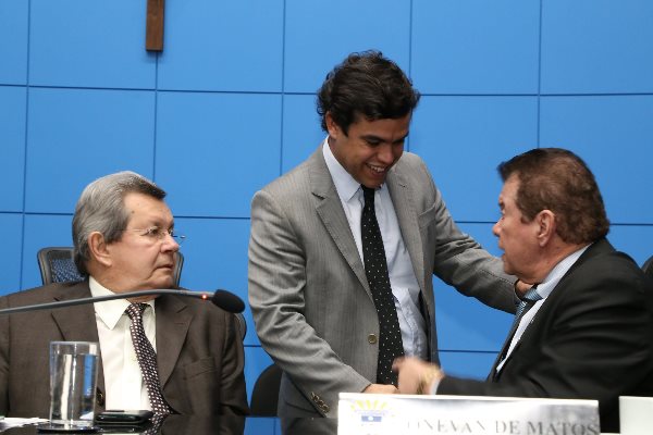 Imagem: Beto Pereira (no centro) é o autor do projeto de lei