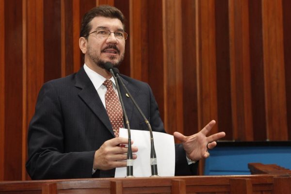 Imagem: O deputado estadual Pedro Kemp foi à tribuna nesta quinta-feira e denunciou a falta de respeito com o dinheiro público