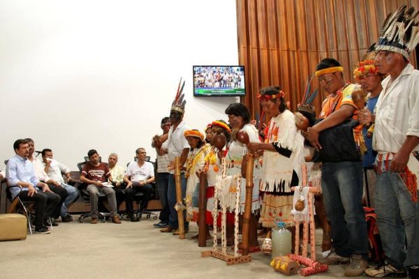 Imagem: Ato ecumênico realizado na ALMS recebeu indígenas de várias etnias