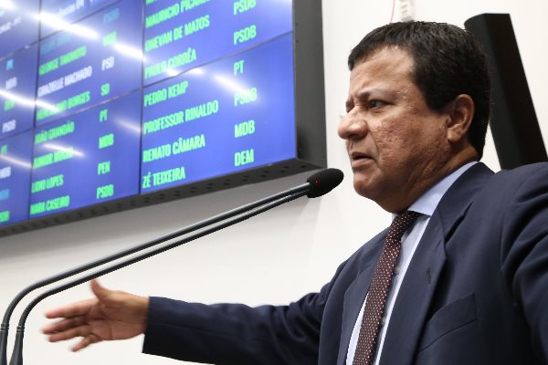 Imagem: Para o deputado Amarildo Cruz, a medida melhora a concorrência e a sobrevivência das pequenas empresas