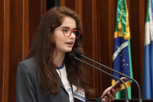 Imagem: Natállia Braga tem 16 anos cursa o segundo ano do Ensino Médio na Escola Estadual Joaquim Murtinho