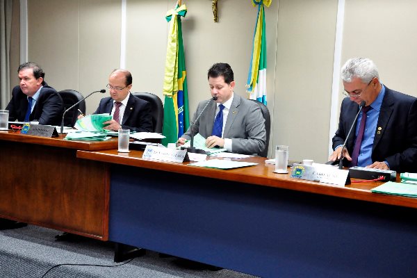 Imagem: Membros da CCJR relataram nove matérias na reunião de hoje 