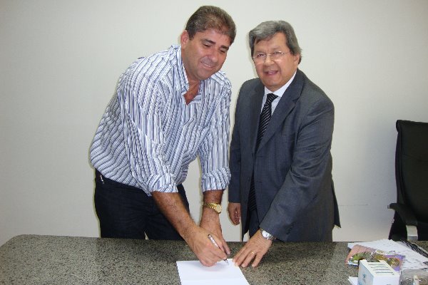Imagem: Onevan de Matos e prefeito Marcílio Benedito