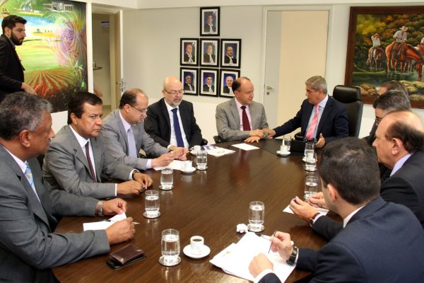 Imagem: Deputados estaduais durante encontro com Conselheiros do TCE-MS