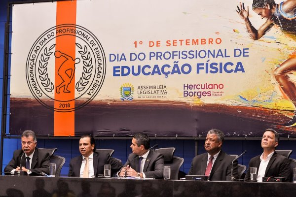 Imagem: Profissionais receberam comenda em homenagem ao Dia do Profissional de Educação Física