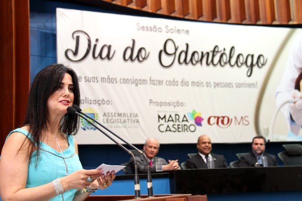 Imagem: Mara Caseiro homenageará colegas dentistas