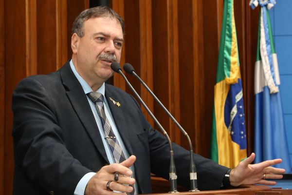 Imagem: Dr. Paulo Siufi esclareceu os pontos da reunião ocorrida no início da manhã e reiterou a relevância do trabalho realizado pelos assistentes sociais tanto na área médica quanto na área da educação