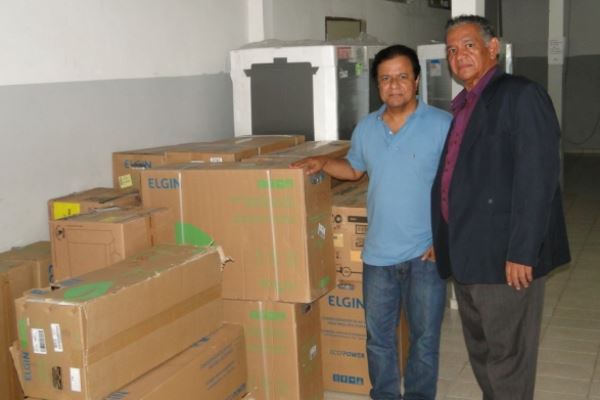 Imagem: Ao todo, 16 aparelhos de ar condicionado e seis geladeiras foram entregues ao município.