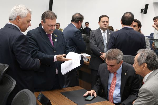 Imagem: Deputados analisam quatro vetos do Poder Executivo nesta quinta-feira