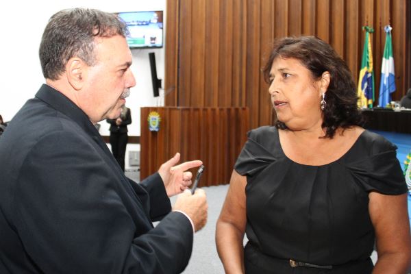 Imagem: Lana Maria Flores da Costa explicou que há seis meses as bolsas não são distribuídas e, em média, duram três dias