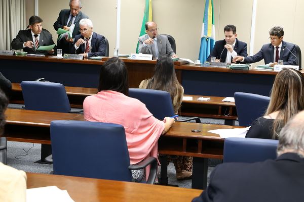 Imagem: As reuniões da CCJR ocorrem todas as quartas-feiras, às 8h, no Plenarinho Nelito Câmara