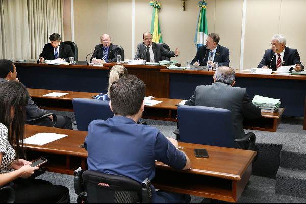 Imagem: Relatores da CCJR emitiram dez pareces favoráveis na reunião de hoje