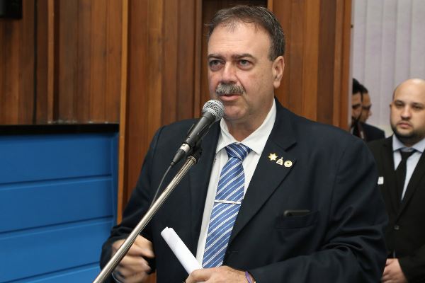 Imagem: "O que eles querem é o reconhecimento no bolso. Eles querem pagar suas contas”, ressaltou o deputado durante sessão