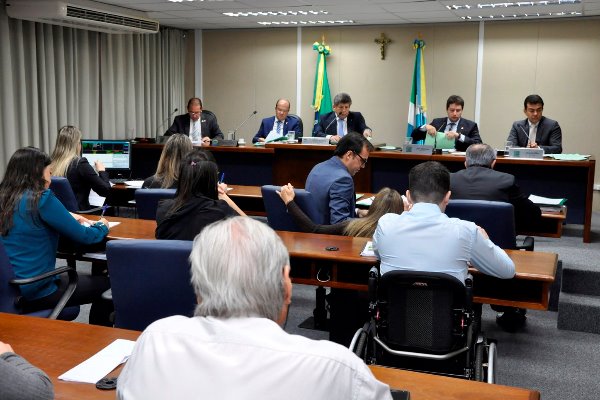 Imagem: Reunião da CCJR, comissão responsável por avaliar a constitucionalidade dos projetos apresentados na ALMS