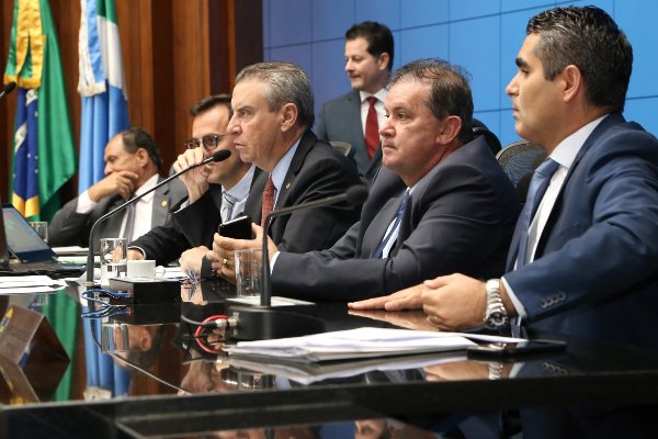 Imagem: Durante sessão, o presidente Paulo Corrêa ainda informou a posse de mais concursados