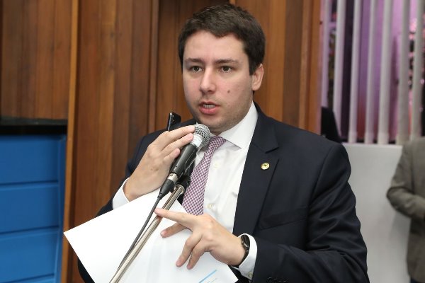Imagem: João Henrique apresentou duas propostas que visam dar mais seguranças aos alunos e aos agentes nas escolas