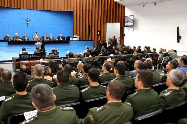 Imagem: A Assembleia fez reconhecimento público aos militares que contribuíram para o desenvolvimento do Estado