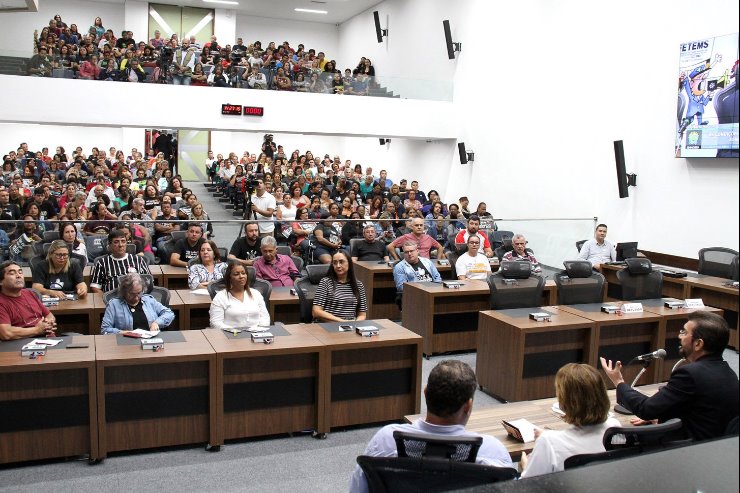 Imagem: Evento proposto pelo deputado Pedro Kemp reuniu representantes dos servidores administrativos da Educação
