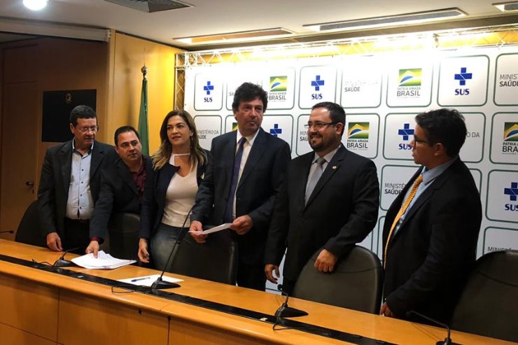Imagem: Marcio Fernandes e o Ministro da Saúde Luiz Henrique Mandetta debatem projetos na Saúde