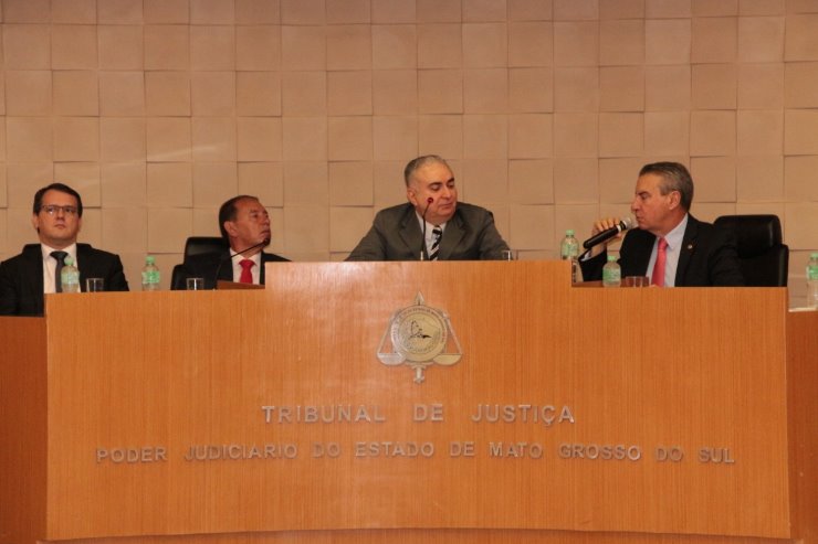 Imagem: Deputado Paulo Corrêa, presidente da Assembleia Legislativa, na abertura da audiência pública sobre emolumentos cartorários