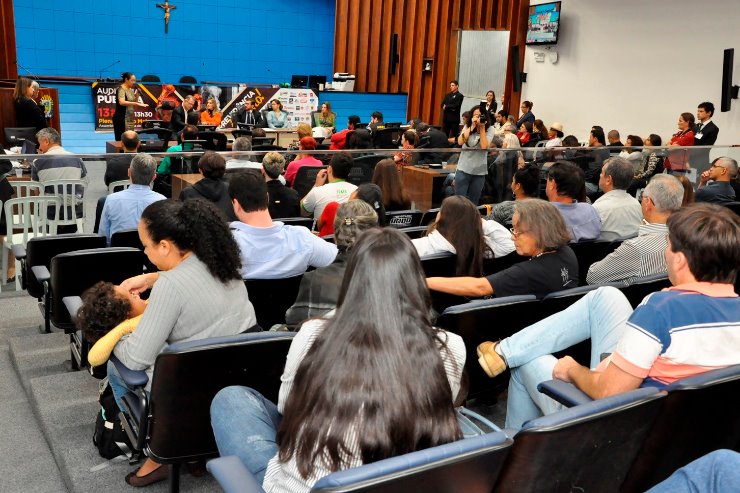 Imagem: Público lotou o Plenário Deputado Júlio Maia, na Casa de Leis, para debater a proposta de reforma da Previdência
