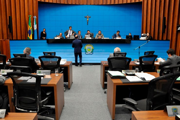 Imagem: Deputados durante sessão plenária na Assembleia Legislativa de Mato Grosso do Sul