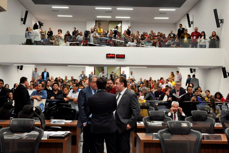 Imagem: Deputados atenderam servidores da saúde que se mobilizaram no Plenário Júlio Maia