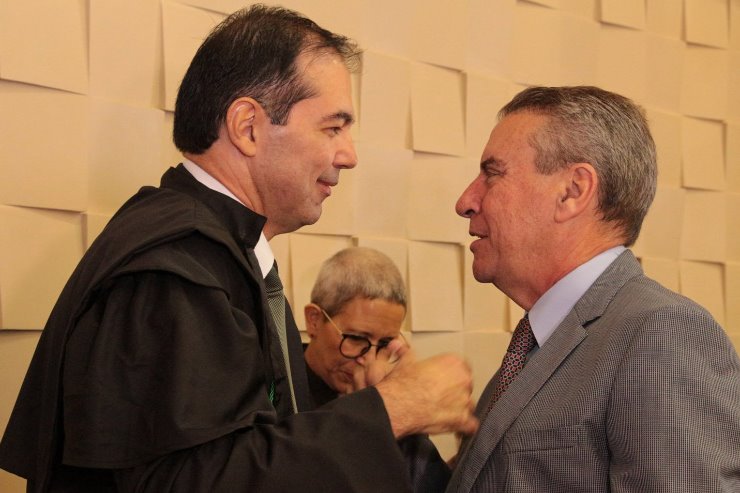 Imagem: Novo defensor público-geral, Fábio Rombi, e o presidente da Assembleia Legislativa, deputado Paulo Corrêa