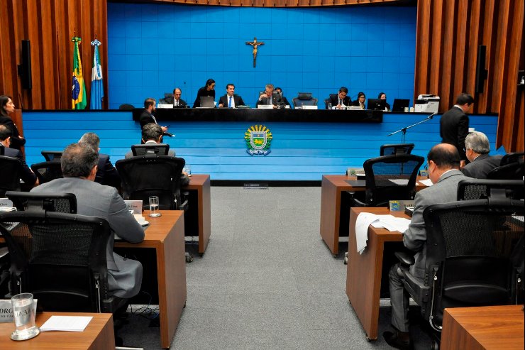 Imagem: Deputados no plenário; na sessão de hoje, devem votar oito projetos